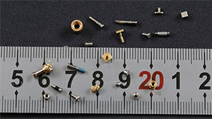 Tornillería miniatura de cobre personalizada